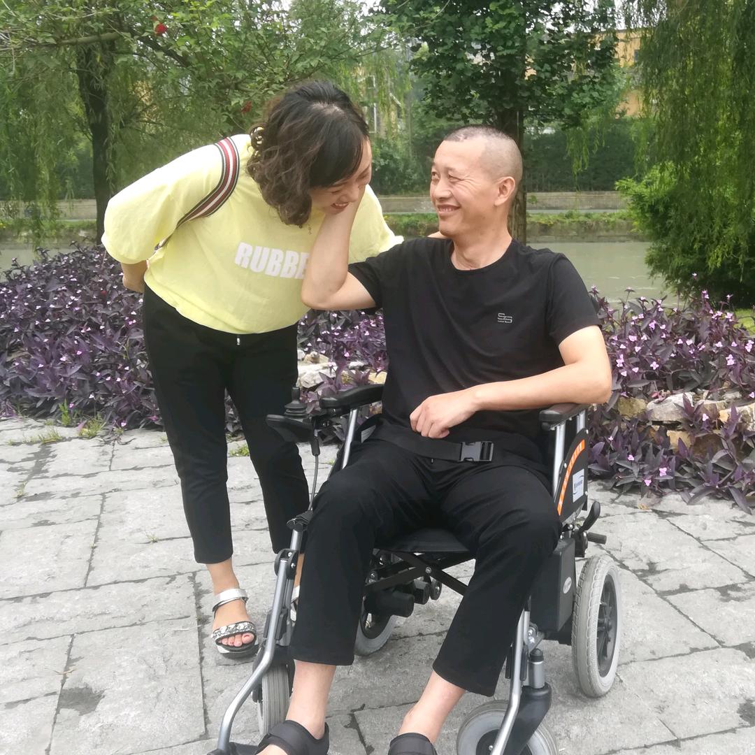 轮椅上的笑（每天晚上7：55）直播间等你