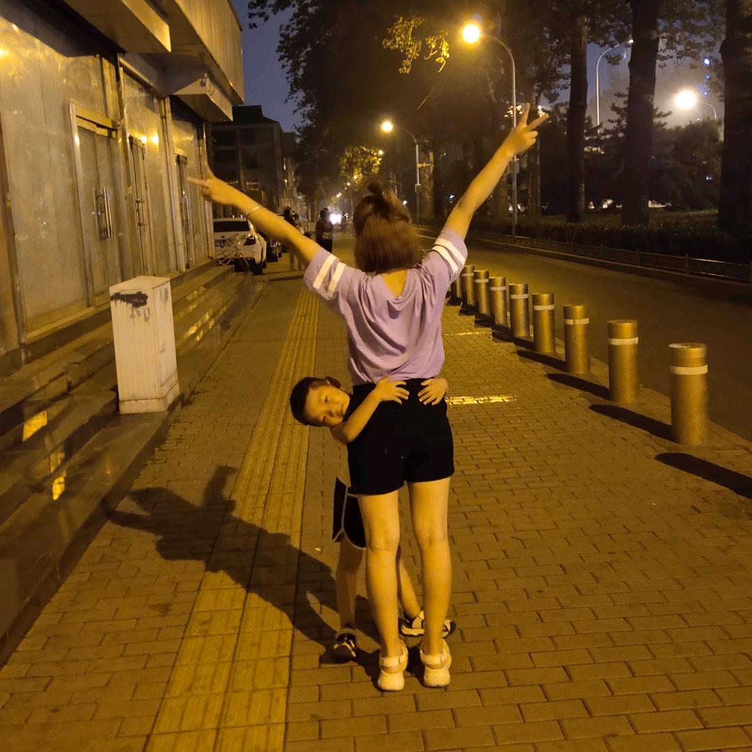 李芳