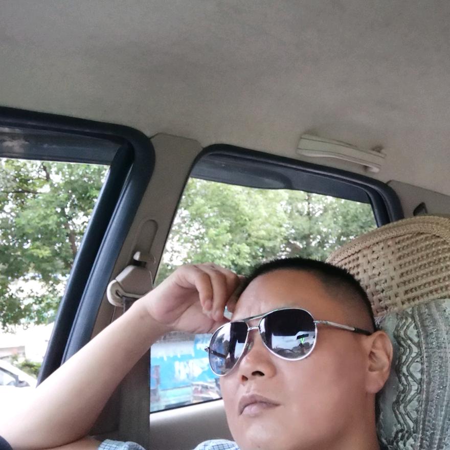 梁哥。