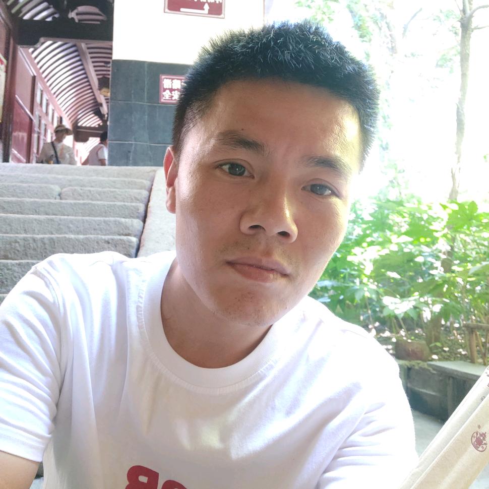 80后的小哥哥《扣凖全自动钉扣机》