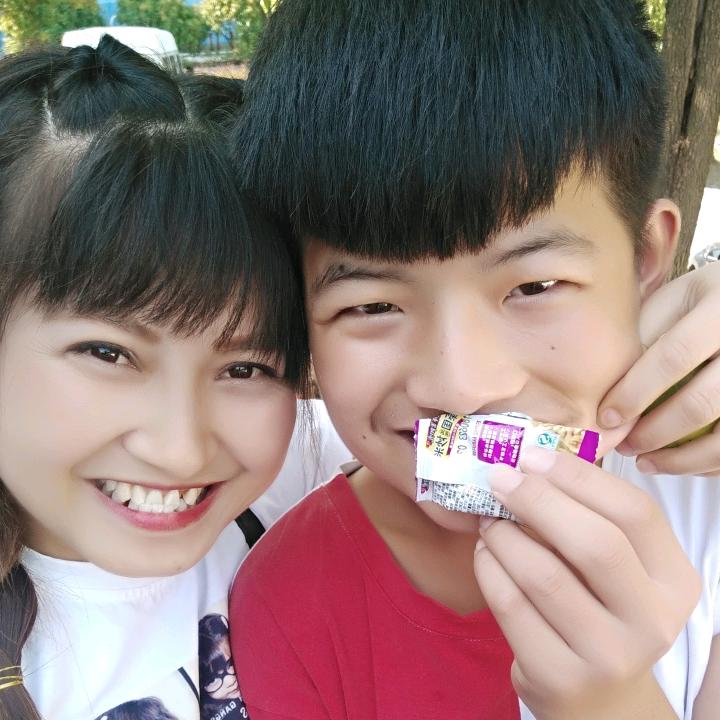 幸福就是，你在闹！他在笑👄
