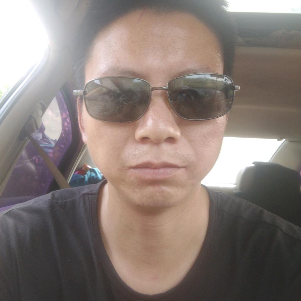 挖机哥【沃隆兼瑞隆机械租赁公司】执行董事