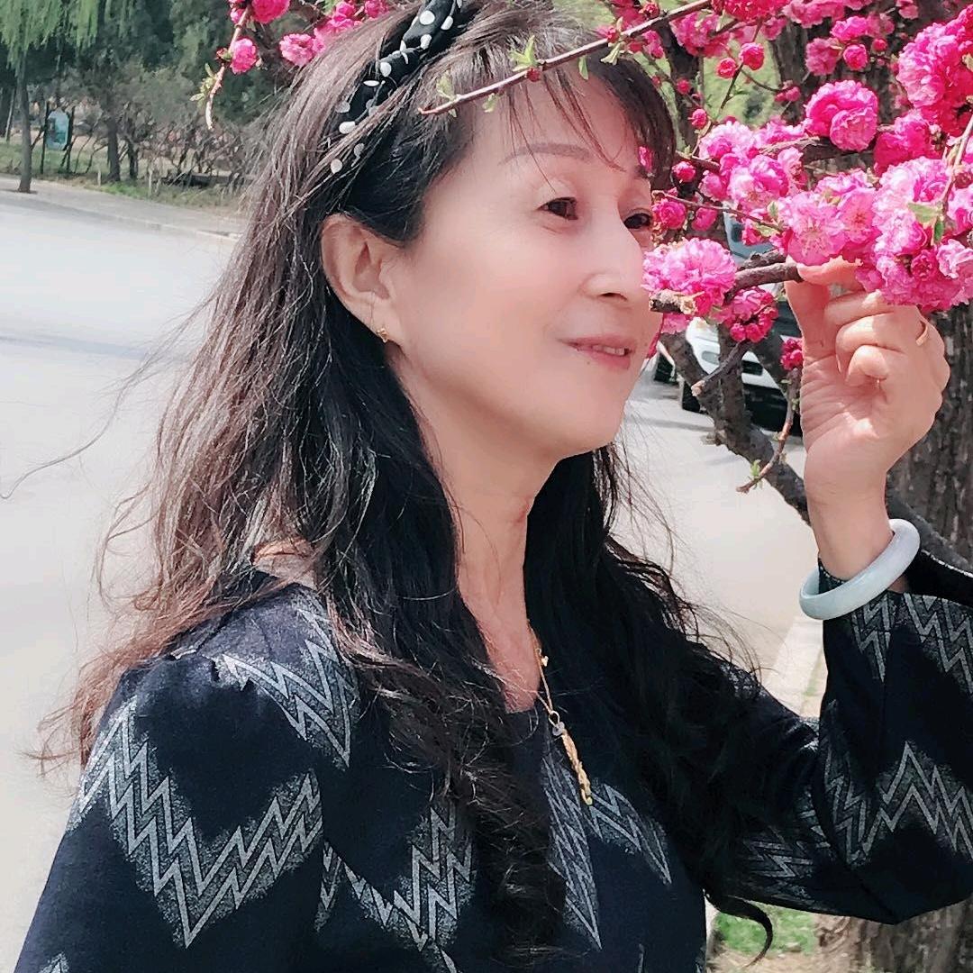 美女💃63年的兔