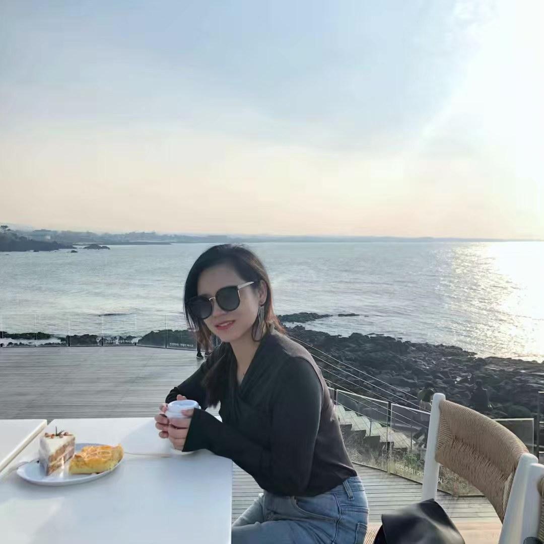 茜