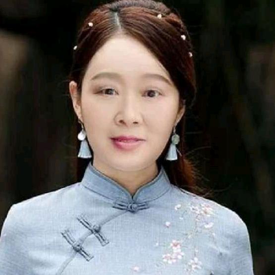 何姐