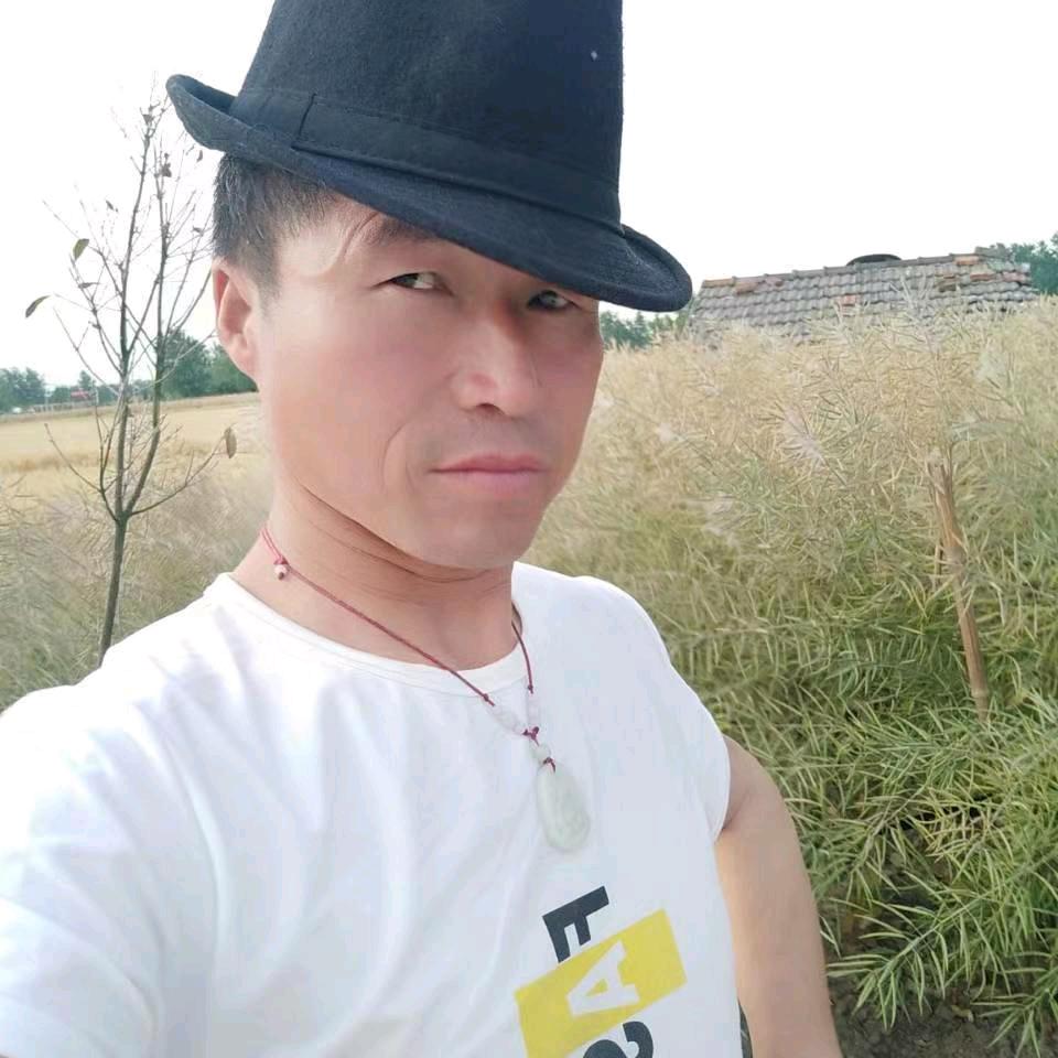 宝应缺牙哥，对口型唱歌