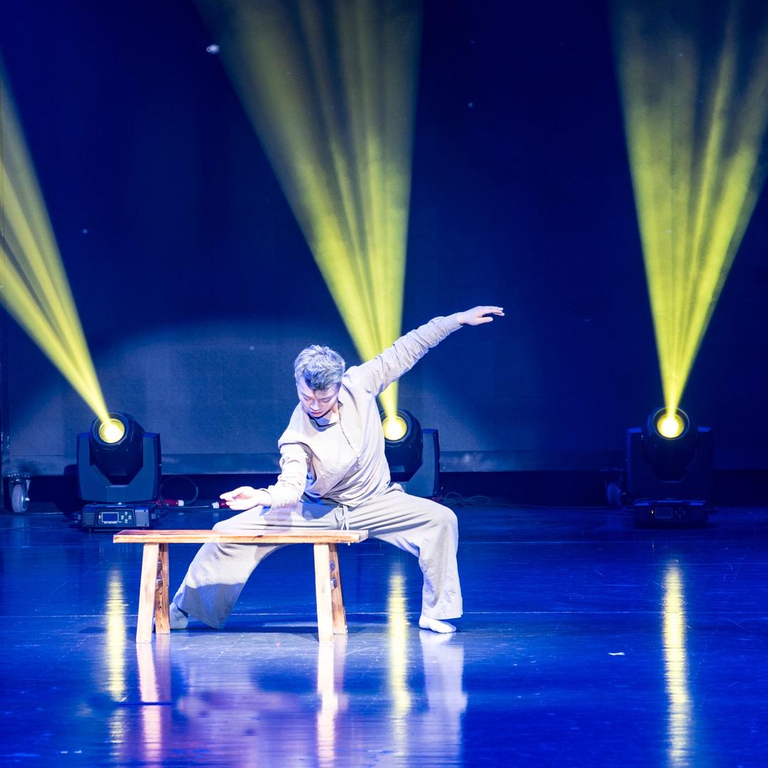 不转弯的杨官军