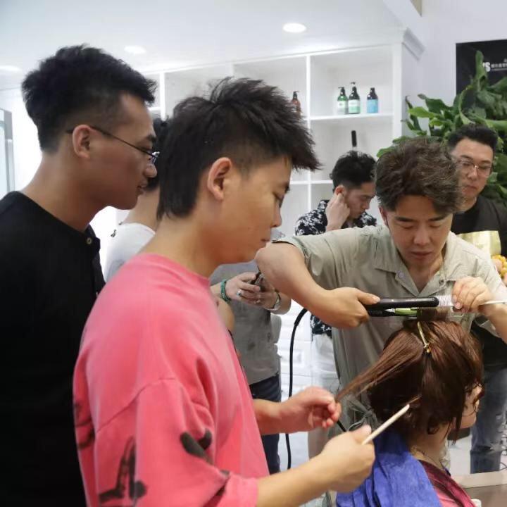 立&美发会所(夷安大道路店)官方号