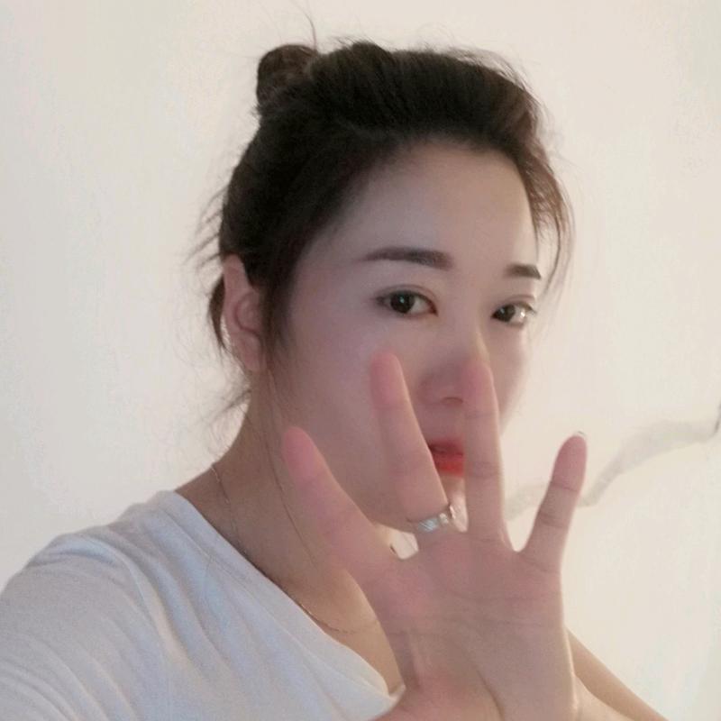 我是谁家的丫头。