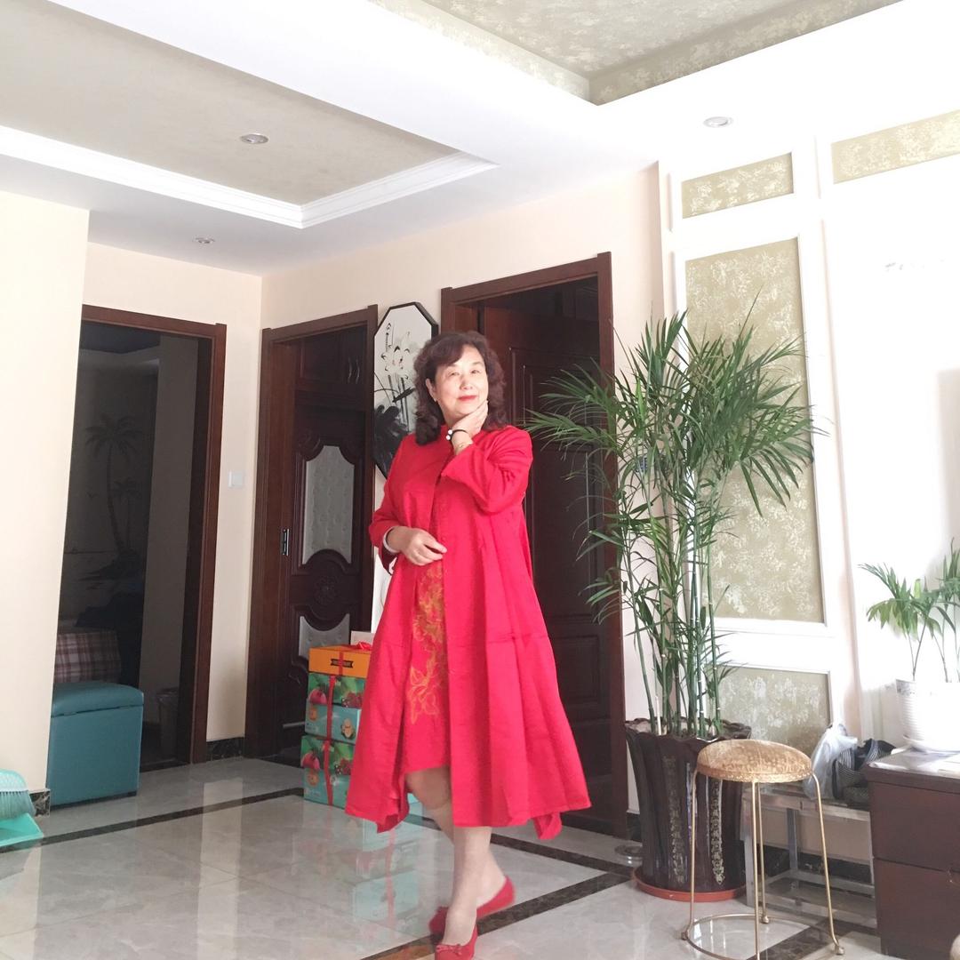 开心的郁雅珍