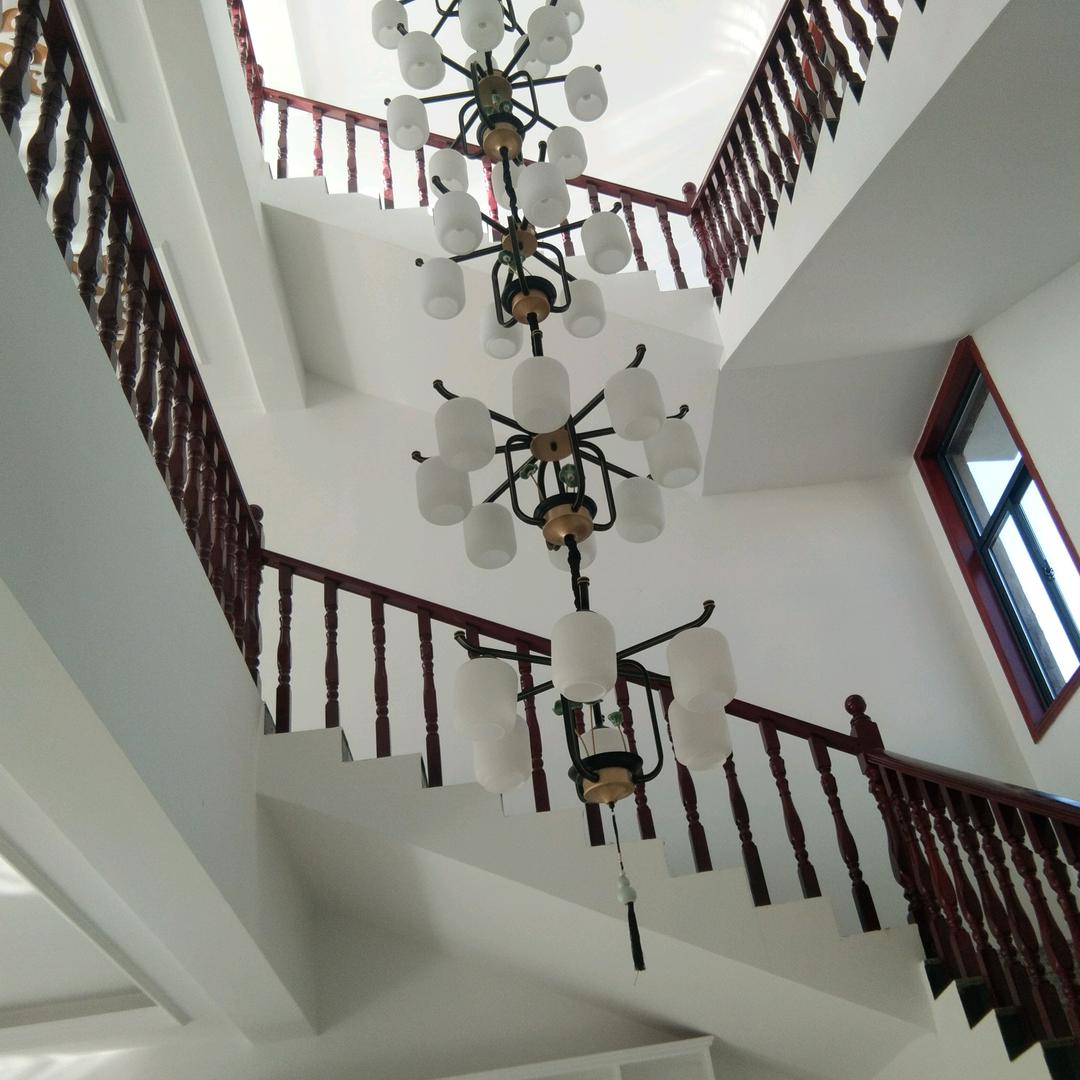 实木小哥：专业实木楼梯安装销售！