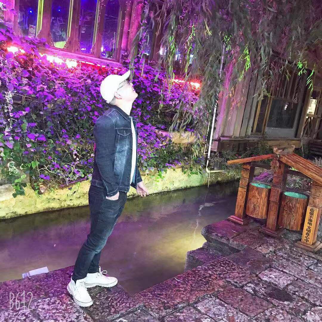 佛堂眼镜哥