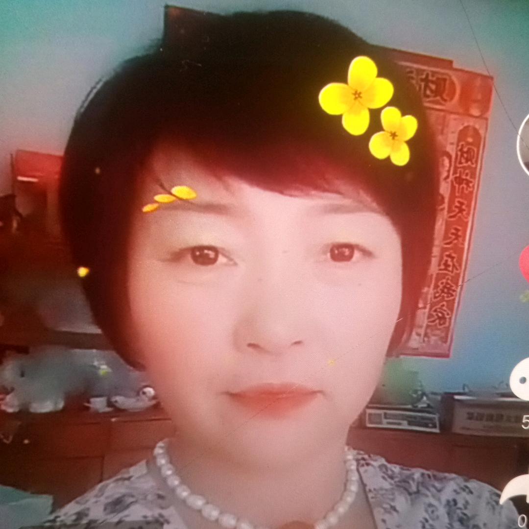 戏迷王姐学唱戏