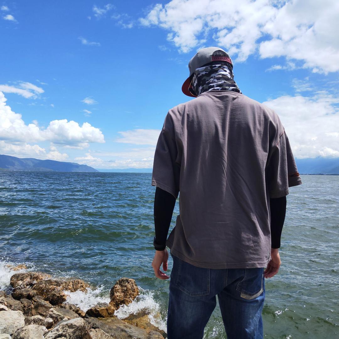 י 并向你卖了个萌יKinson