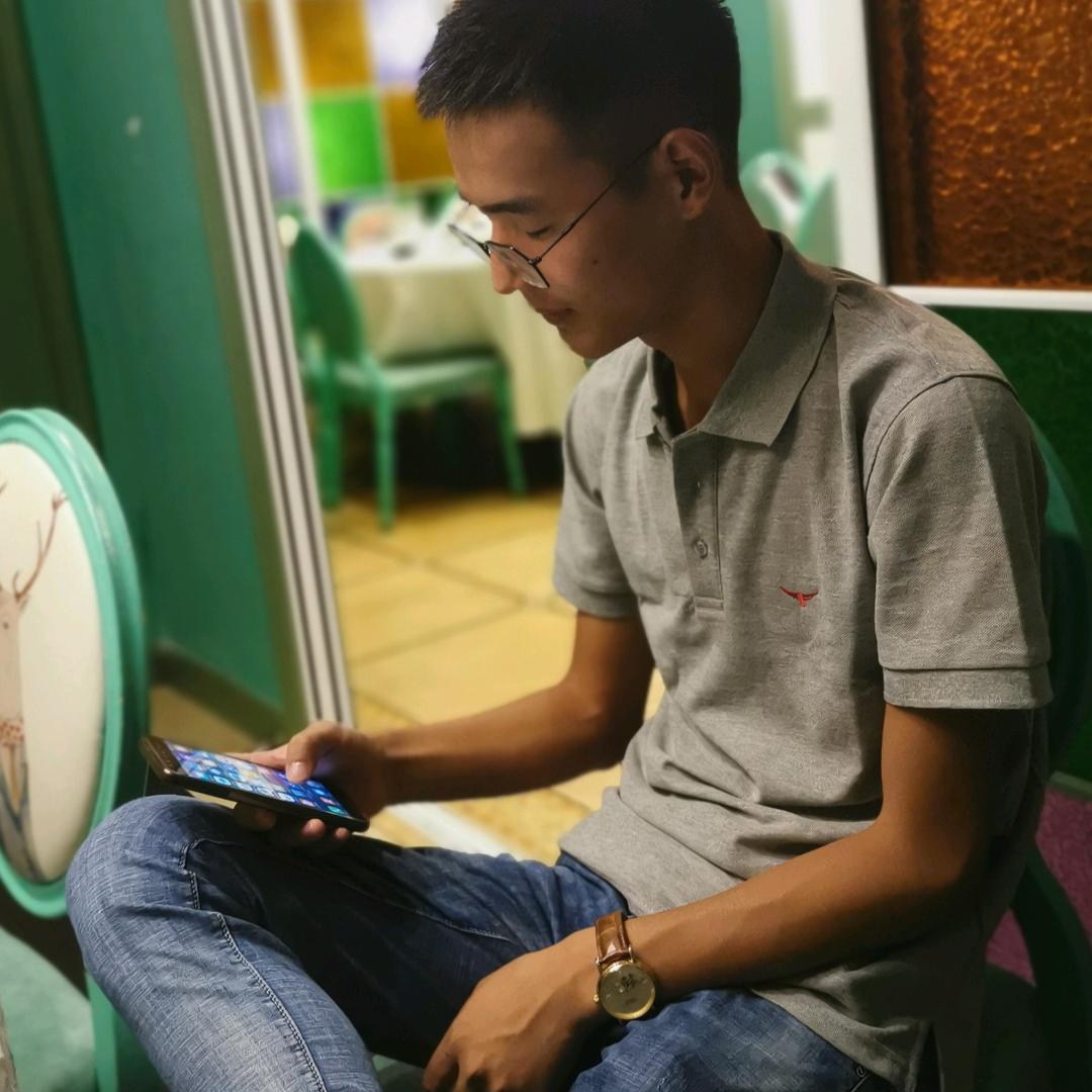 哎，请叫我秦黑炭