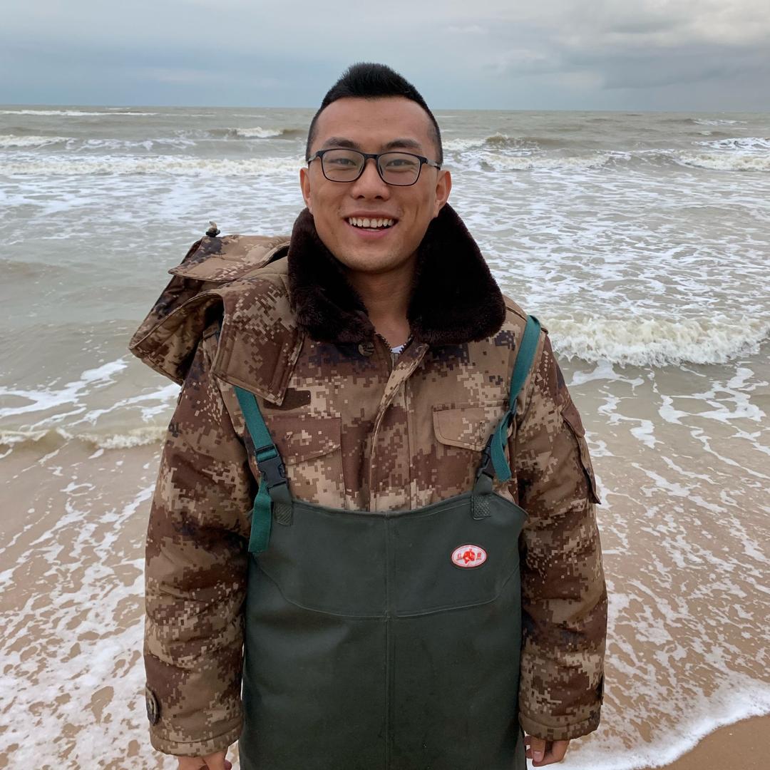 海鲜小伙黑子