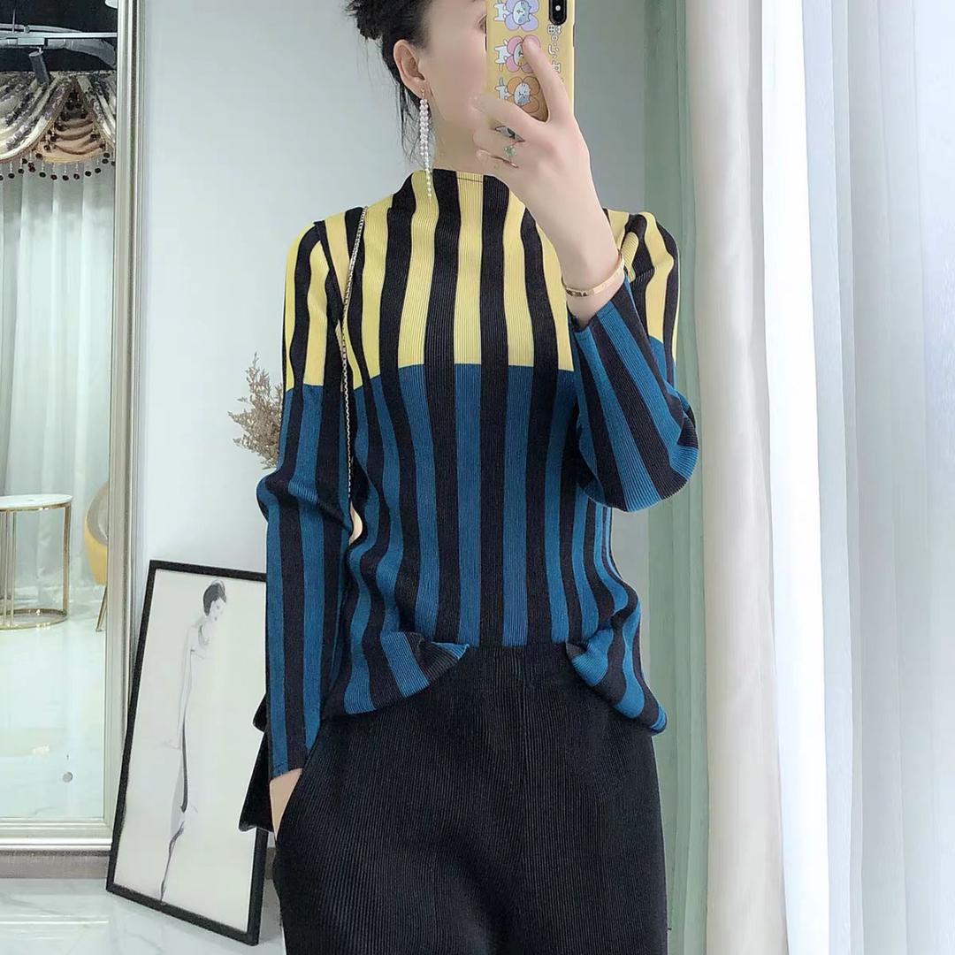 褶皱蓝蓝