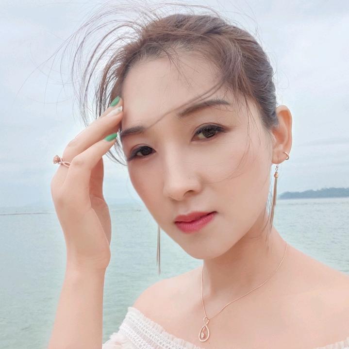 嫣然