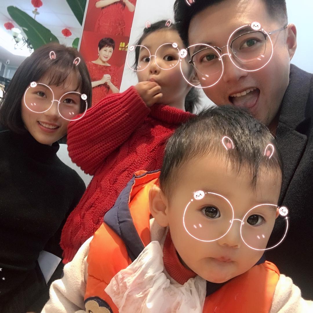 威海彩霞女装童装配饰