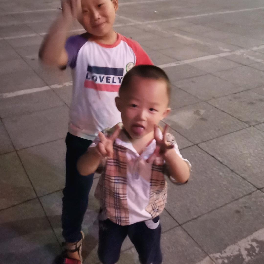 李华