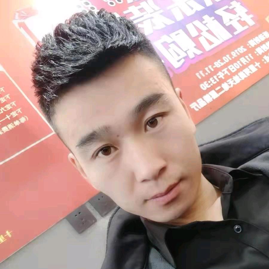 老鼠穿貂，硬要装猫