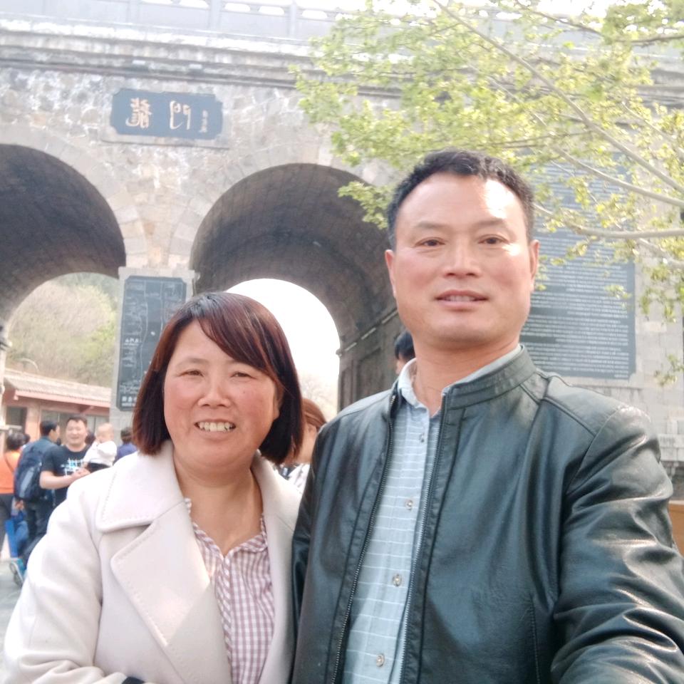 宁陵县黄岗镇位营家具城，罗召诗