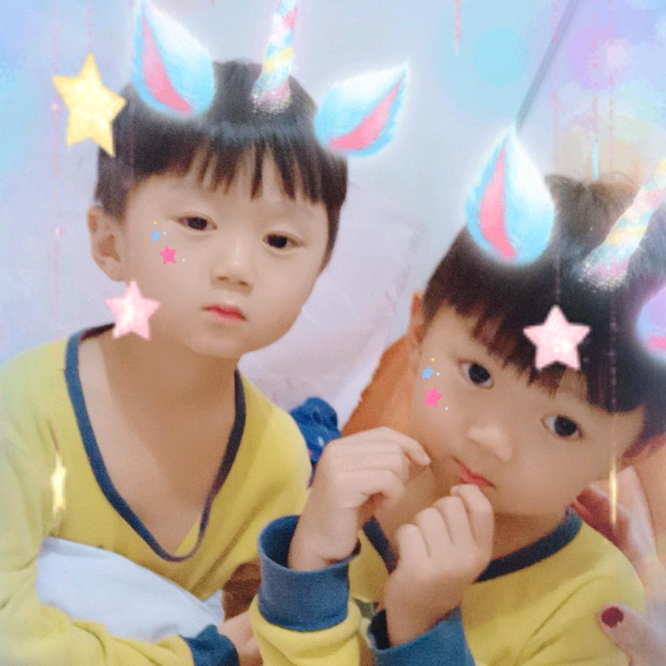 双胞胎男宝妈妈