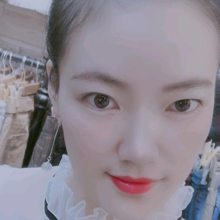 东方八所马才花服装店