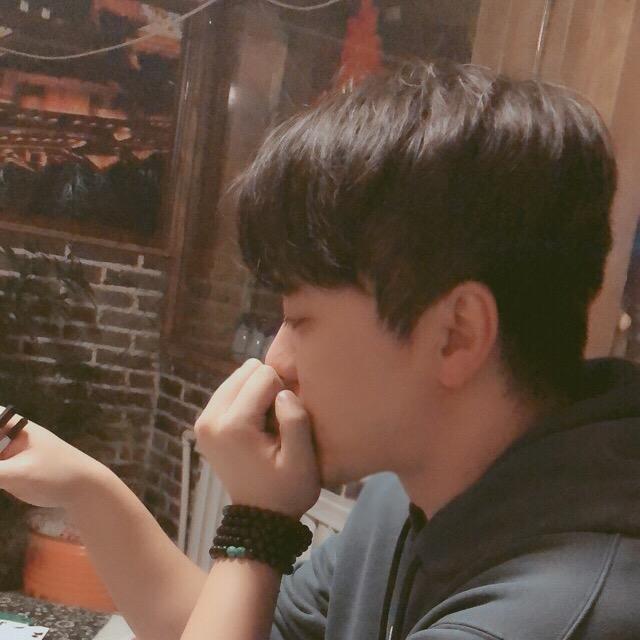 王小声BB