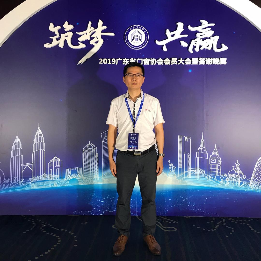 电动提升窗老莫