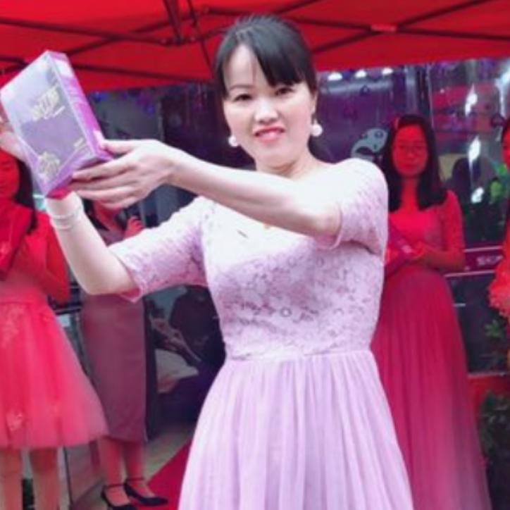 子婷东方红服饰西套20号门面