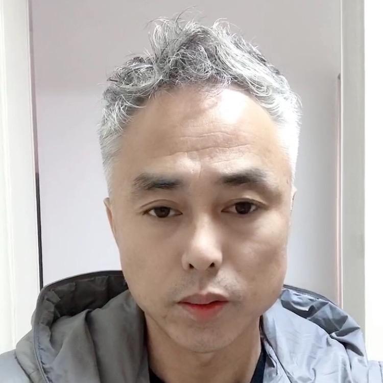 爸爸为了儿子白了头