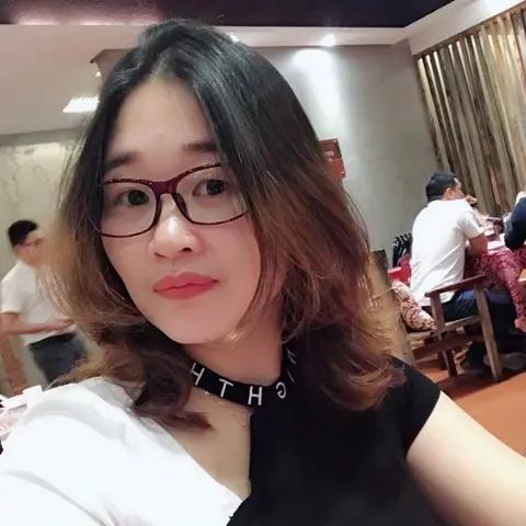 啊霞服饰