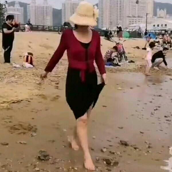 继红