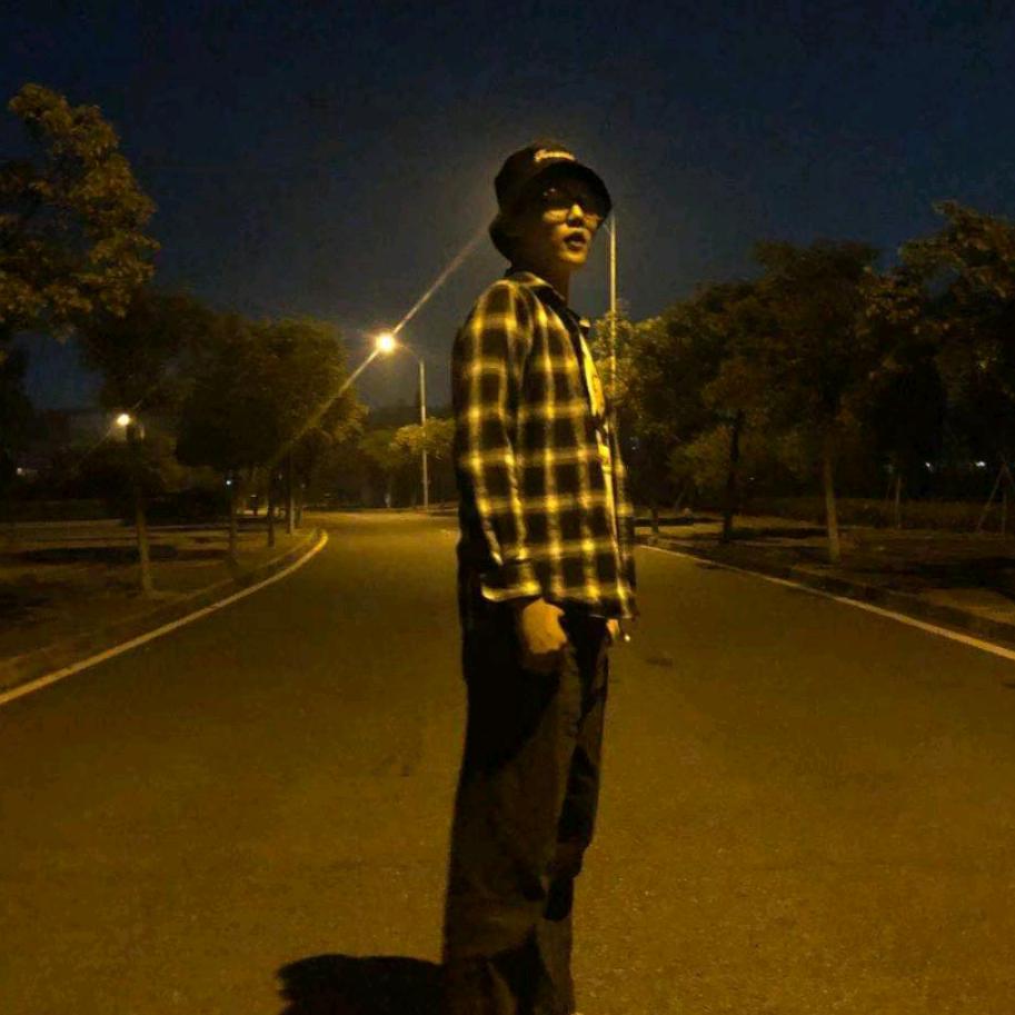 年少秃头戴假发