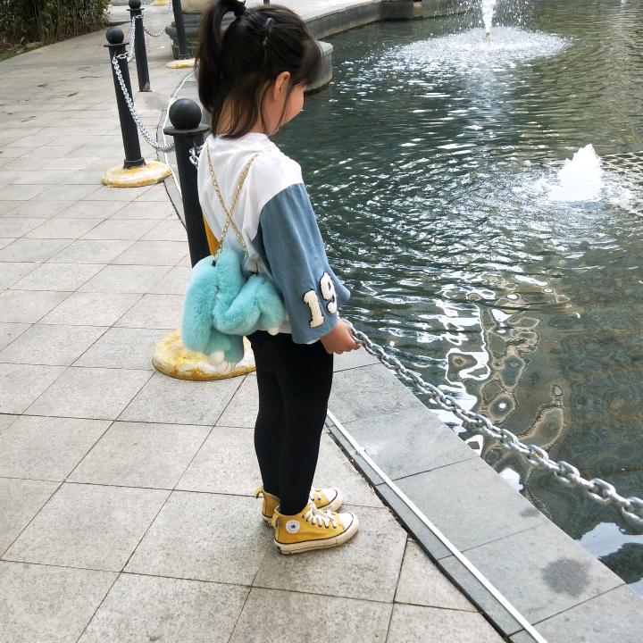 英子