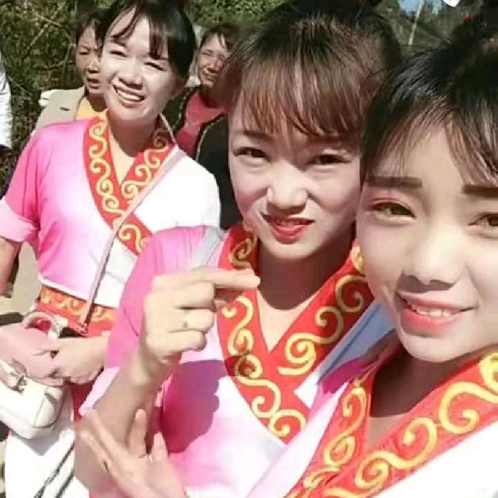 兴仁东湖社区（七巧玲珑）舞狮花灯队