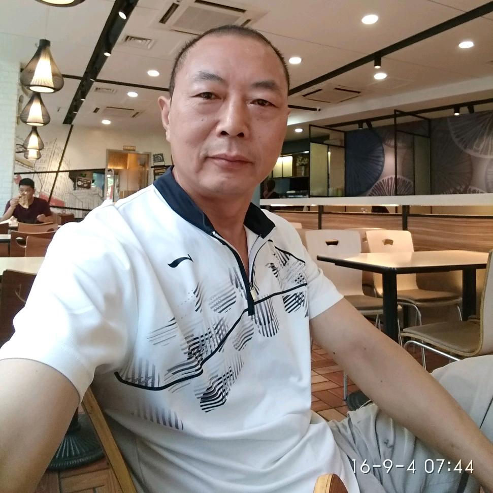 龙行天下，盛世年华。