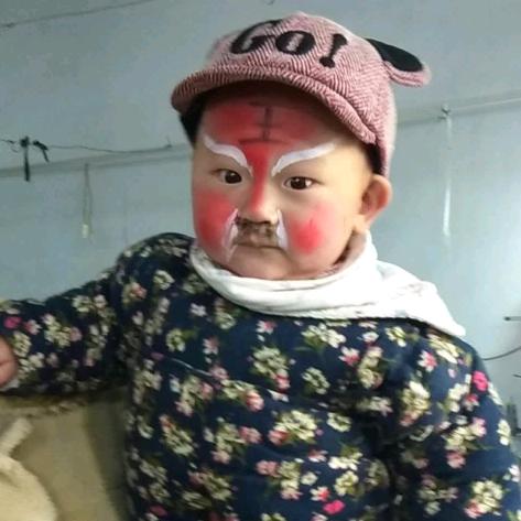 小孩爱玩火