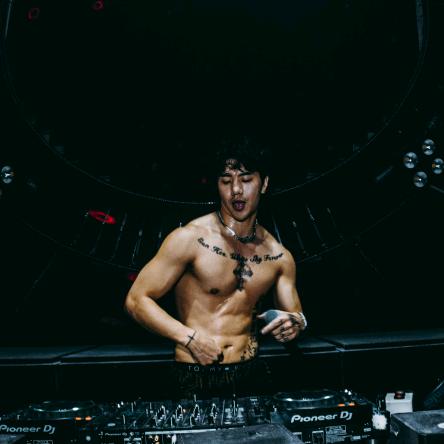 韩国舞者young D