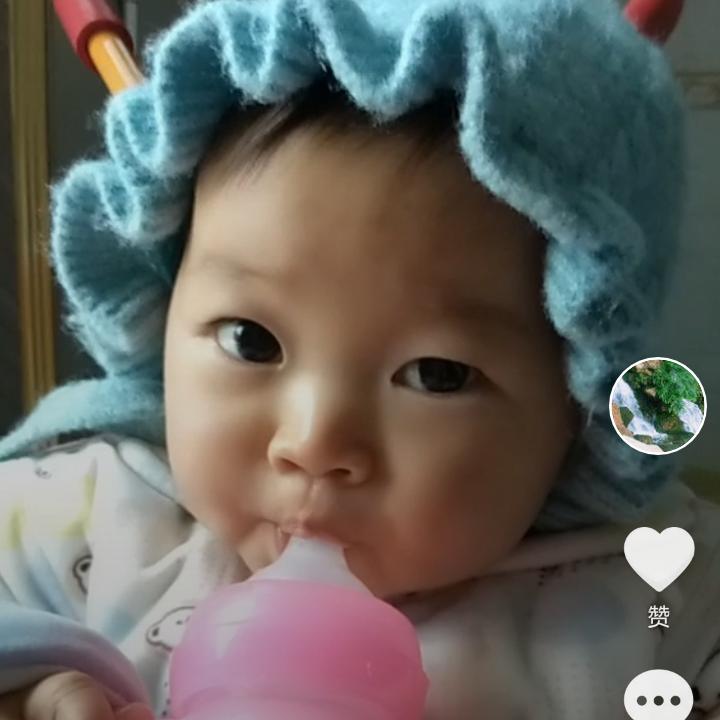 去给小爷端杯茶。