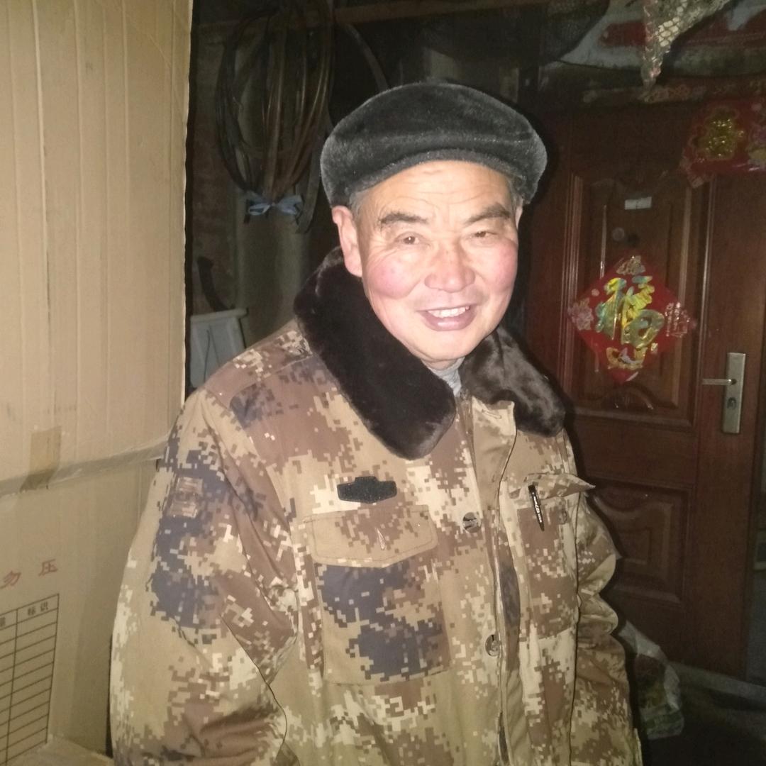 一个爱好二胡的老头