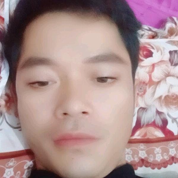 何俊