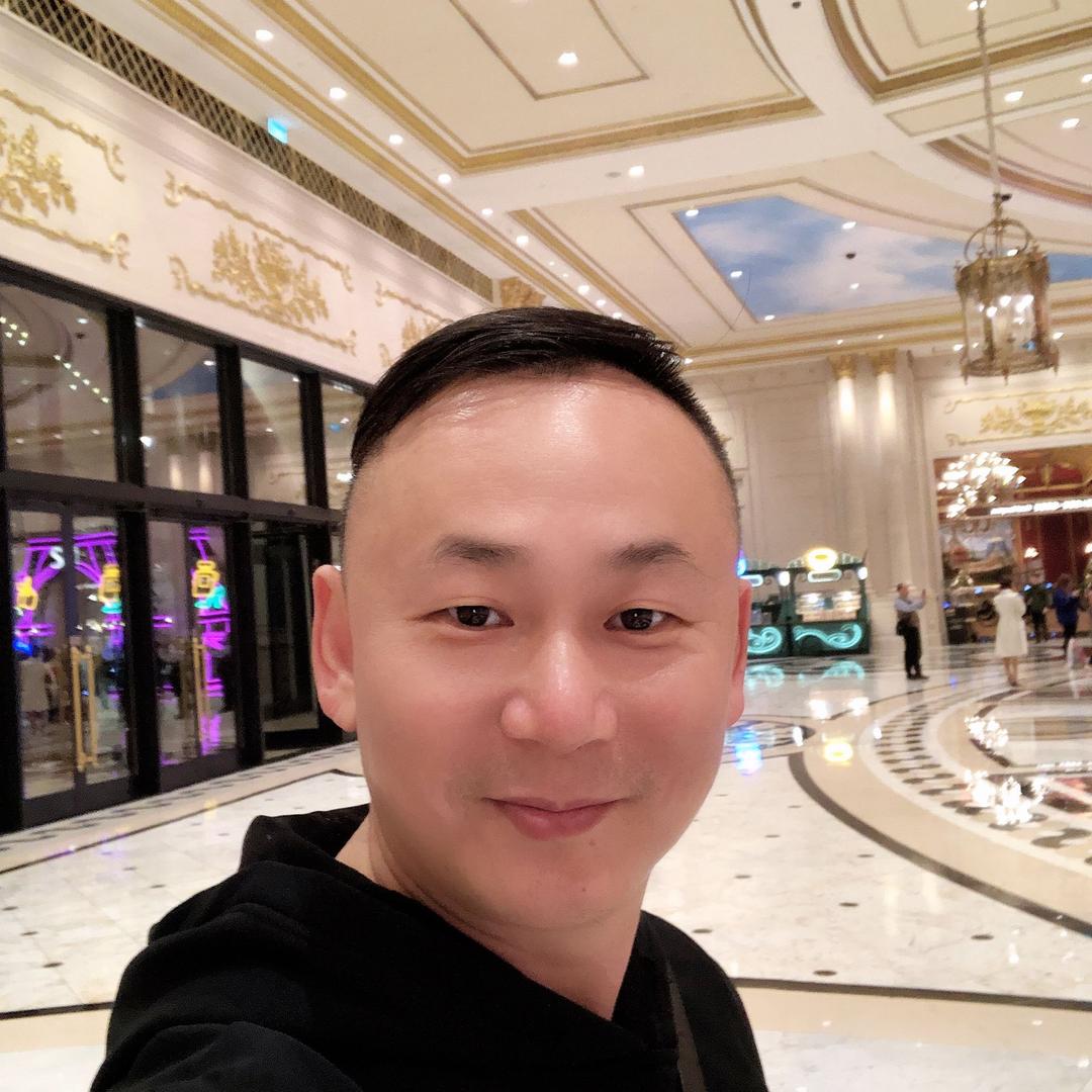 台山市台城起发点时装店