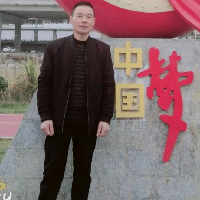装修专业贴砖