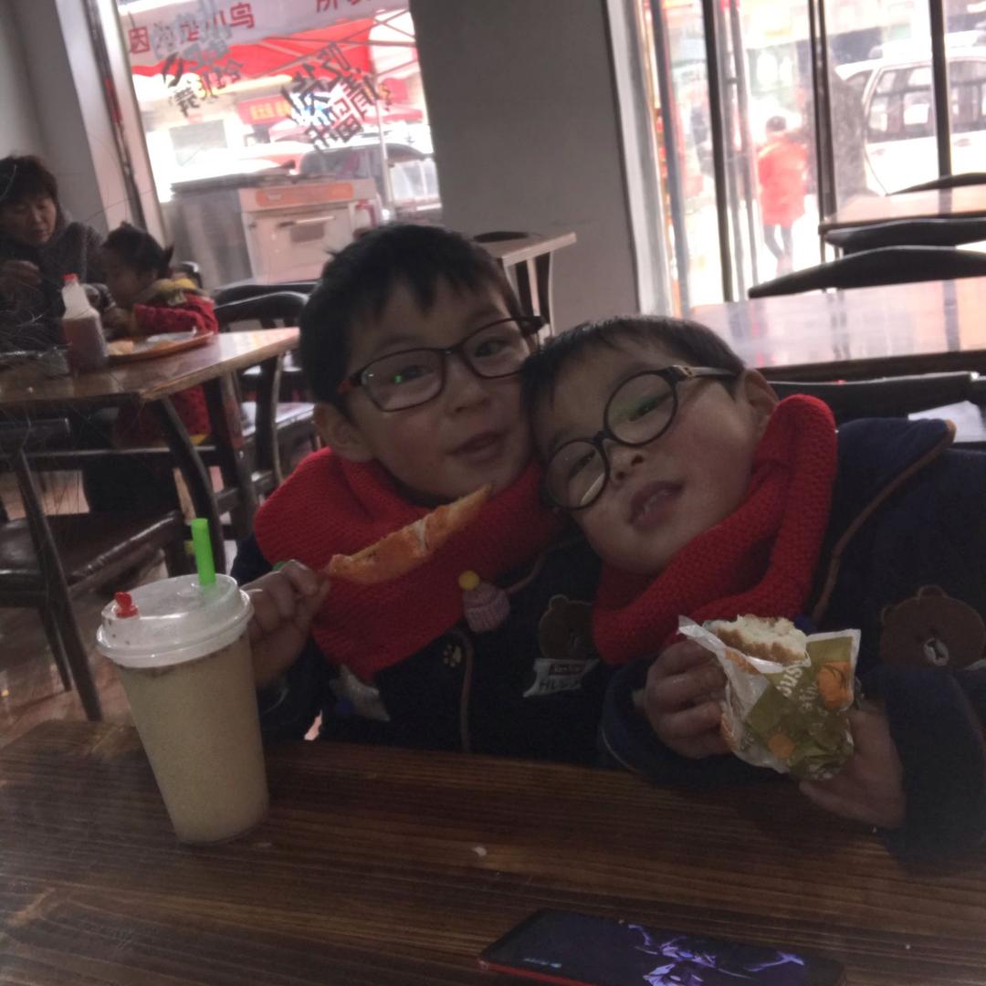 大圆童装批发。