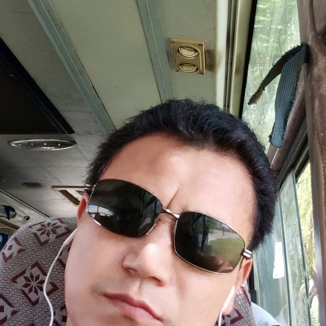 人在江湖走，朋友到处有。