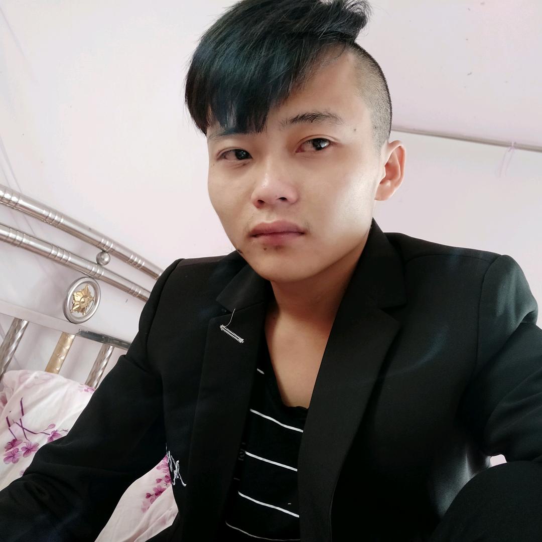 小飞鱼游泳