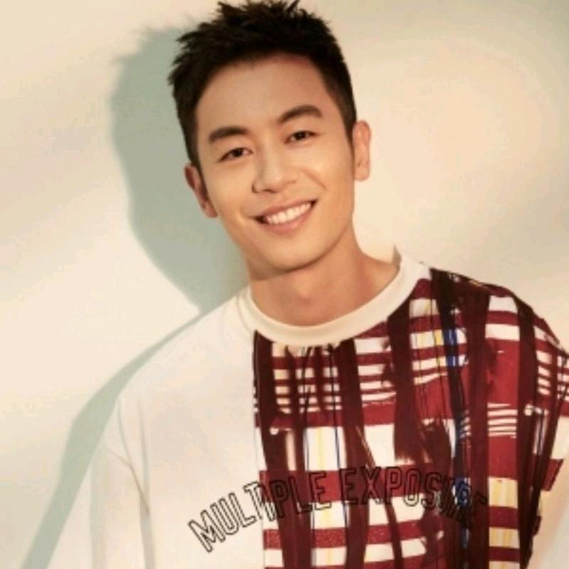 爱六神的小妮子