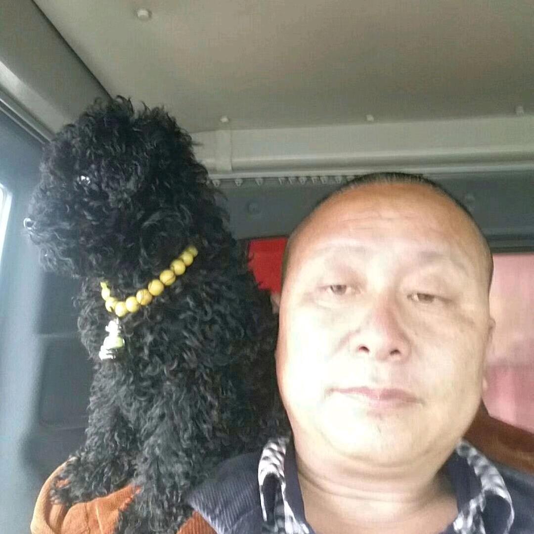 开卡车的大叔
